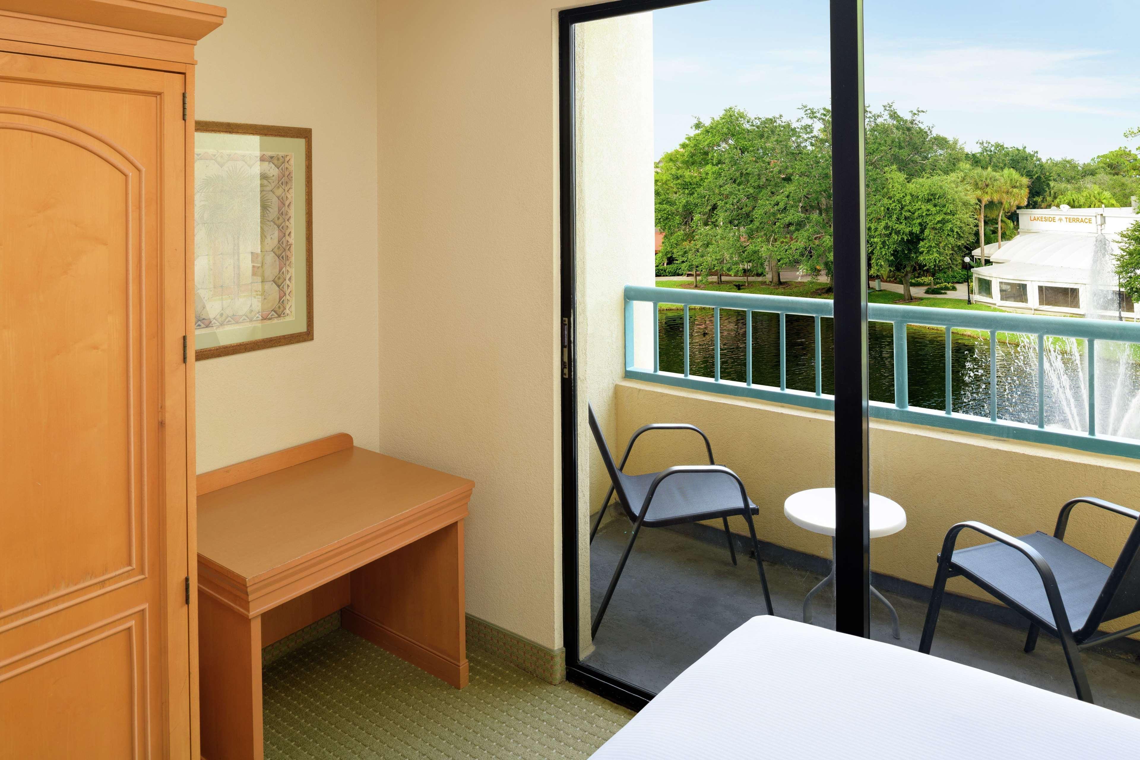 Hilton Boca Raton Suites Esterno foto